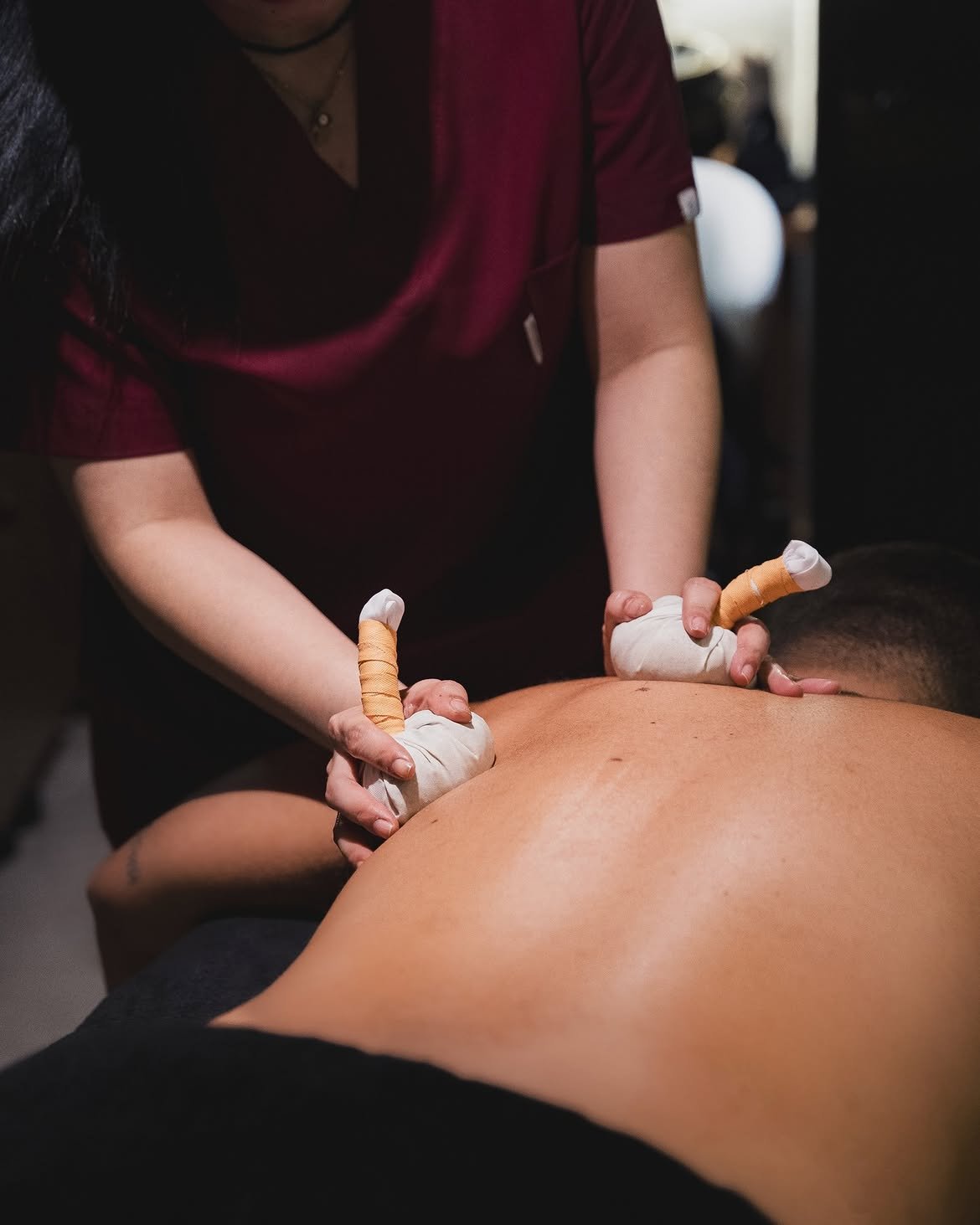 Drainage lymphatique aux pochons d'Asie